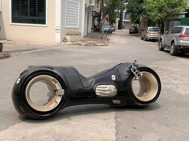 Siêu mô tô 2,7 tỷ lăn bánh lần đầu tiên tại Việt Nam, chủ nhân của nó khiến số đông tò mò-2