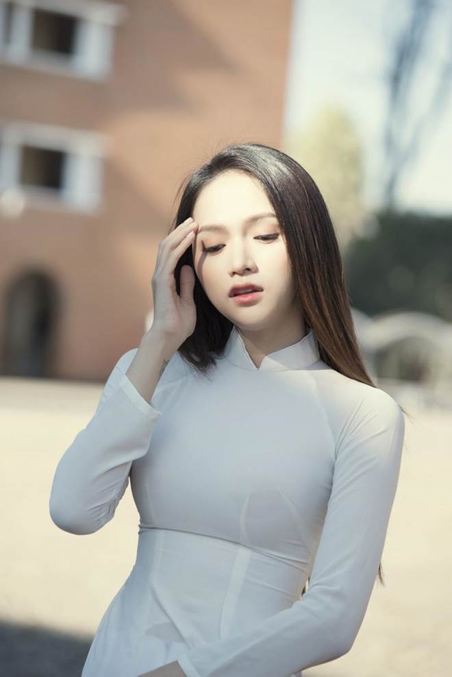 50 sắc thái đẹp mê hồn của Hoa hậu Hương Giang khi diện áo dài nữ sinh-7