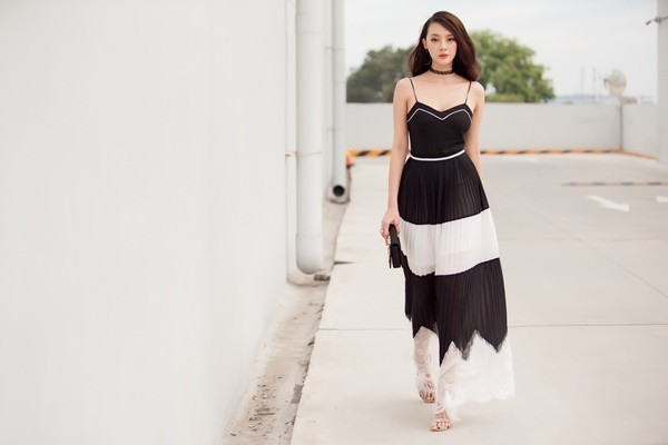 Bạn thân nóng bỏng gây chú ý hơn cả Nhã Phương khi chụp chung ảnh là ai?-4