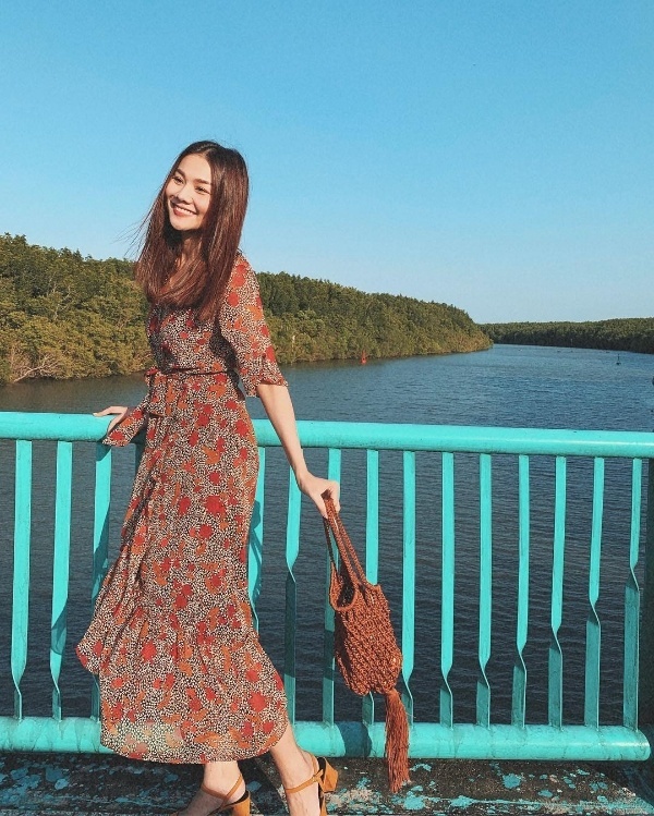 Hồ Ngọc Hà hóa quý cô sang chảnh, Chi Pu diện váy đỏ rực nổi bật trên phố ngày hè-8