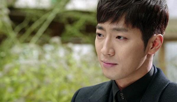 Chiếc bao cao su rơi ở gầm ghế và âm mưu hiểm độc phía sau-3