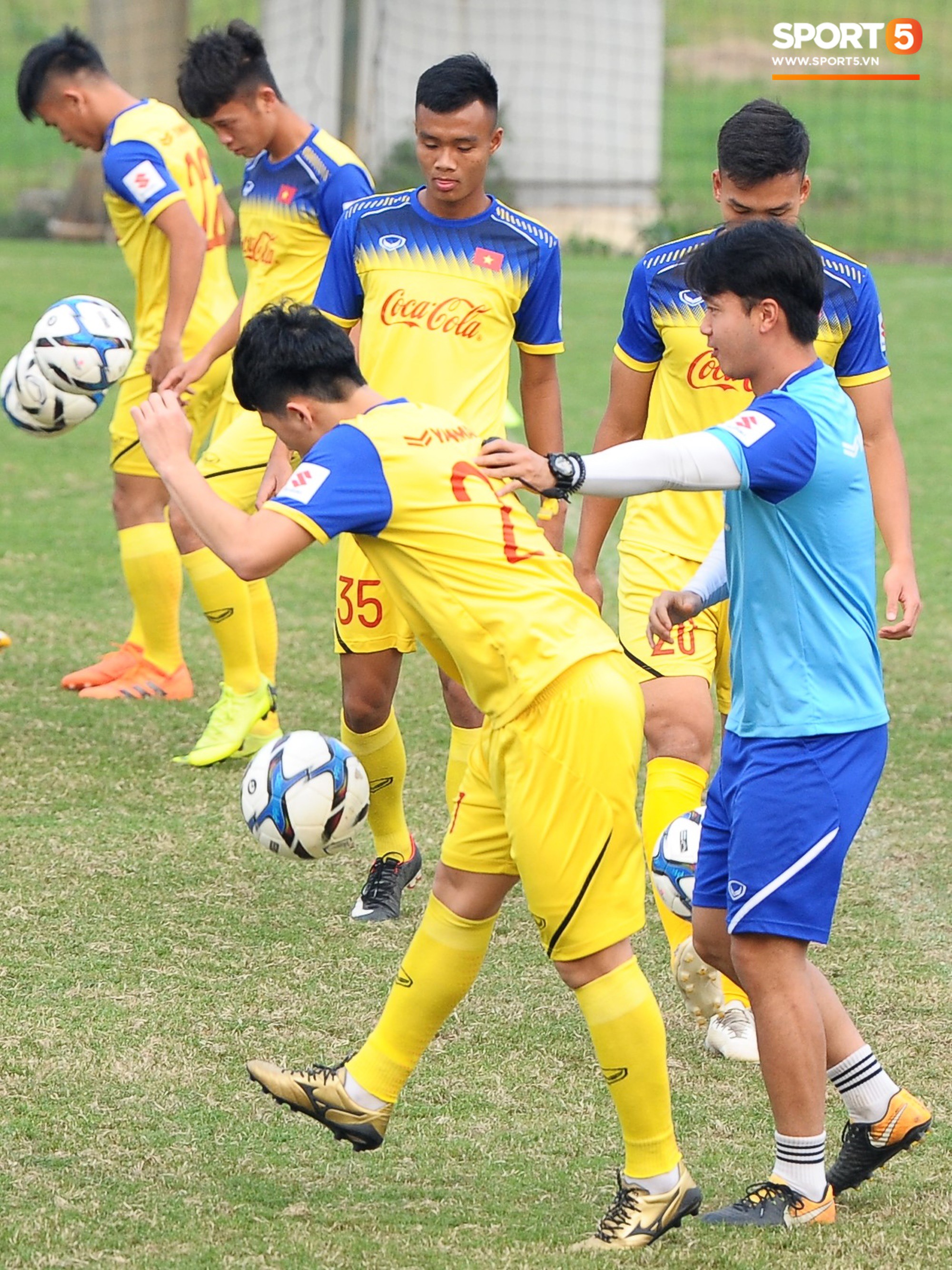 Được HLV thể lực chỉ bảo tận tình, đây là cách Đình Trọng bày tỏ sự biết ơn-2
