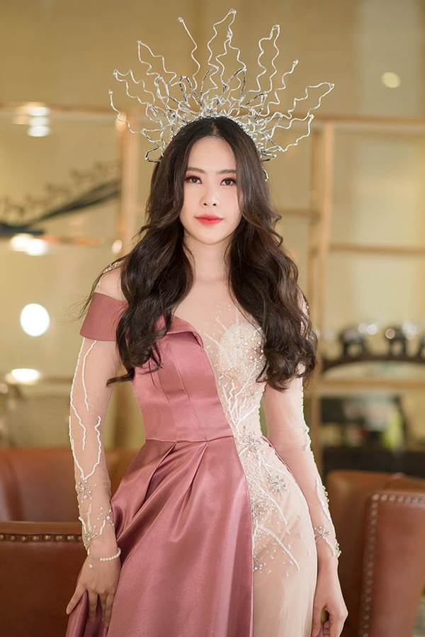 Giảm 6 kg, Nam Em tự tin đội vương miện khủng đi sự kiện-3