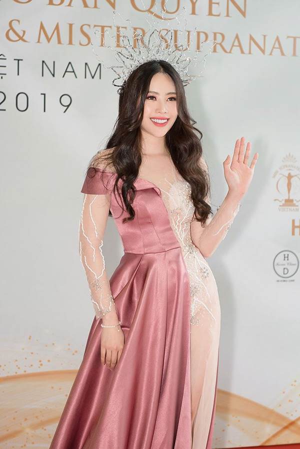 Giảm 6 kg, Nam Em tự tin đội vương miện khủng đi sự kiện-9