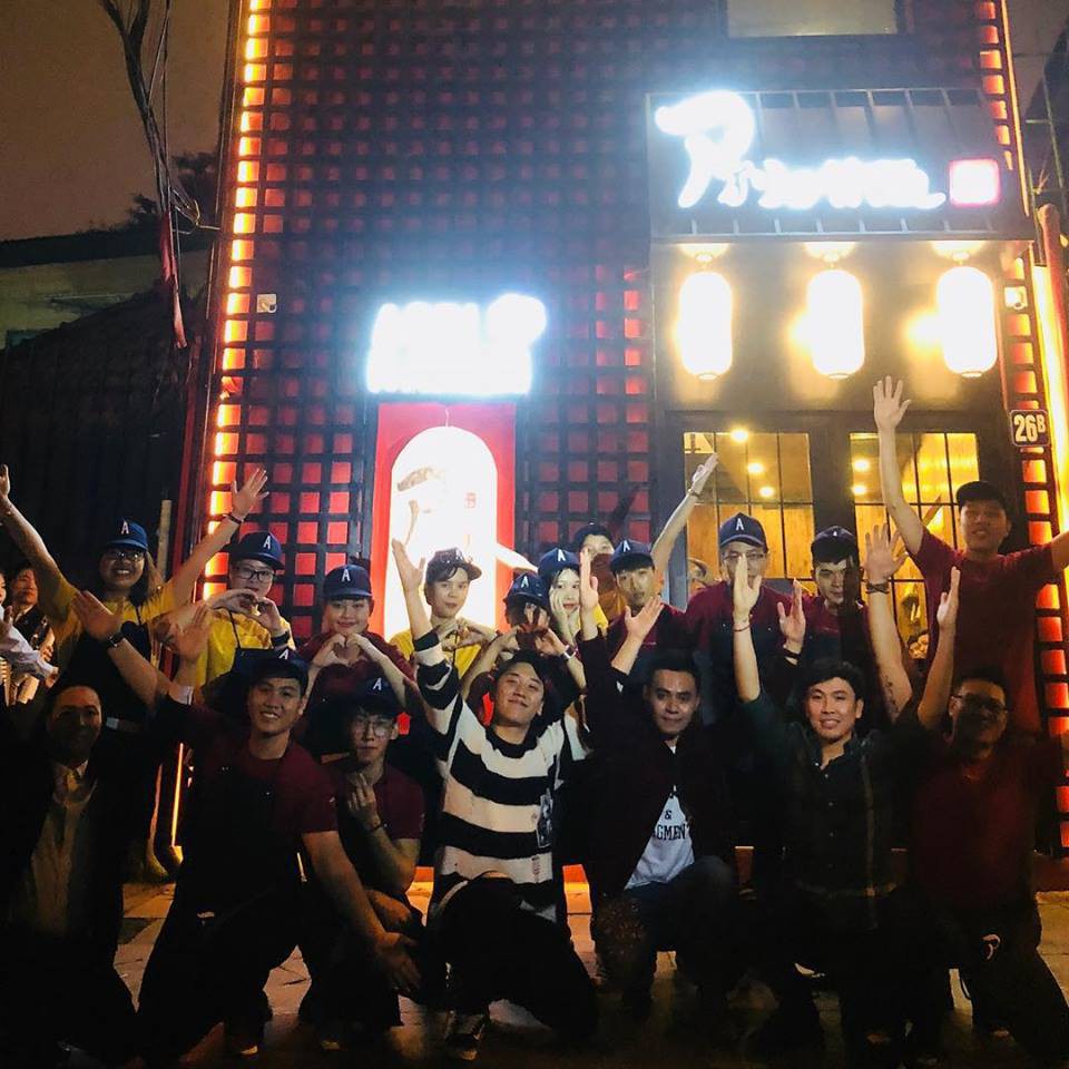 4 lần tới Việt Nam, Seungri không quẩy bar hết mình thì cũng lộ ảnh hút bóng cười gây sốc-19