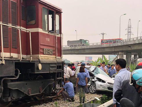 Bị tàu hỏa đâm, người đàn ông vẫn sống sót thần kỳ-1