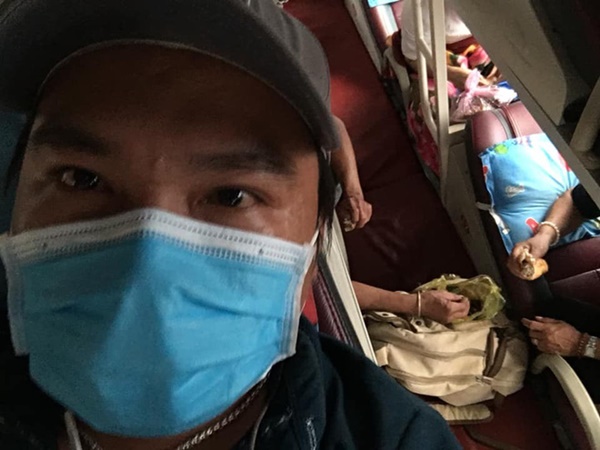 Đi xe giường nằm, thanh niên viết bài tố cả một gia đình vì hành động dậy mùi-3