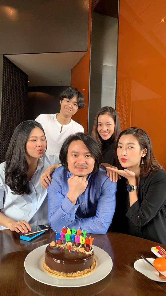 Á hậu Thanh Tú lần đầu công khai diện váy bầu, lộ vòng 2 khệ nệ trong hình ảnh mới nhất-3