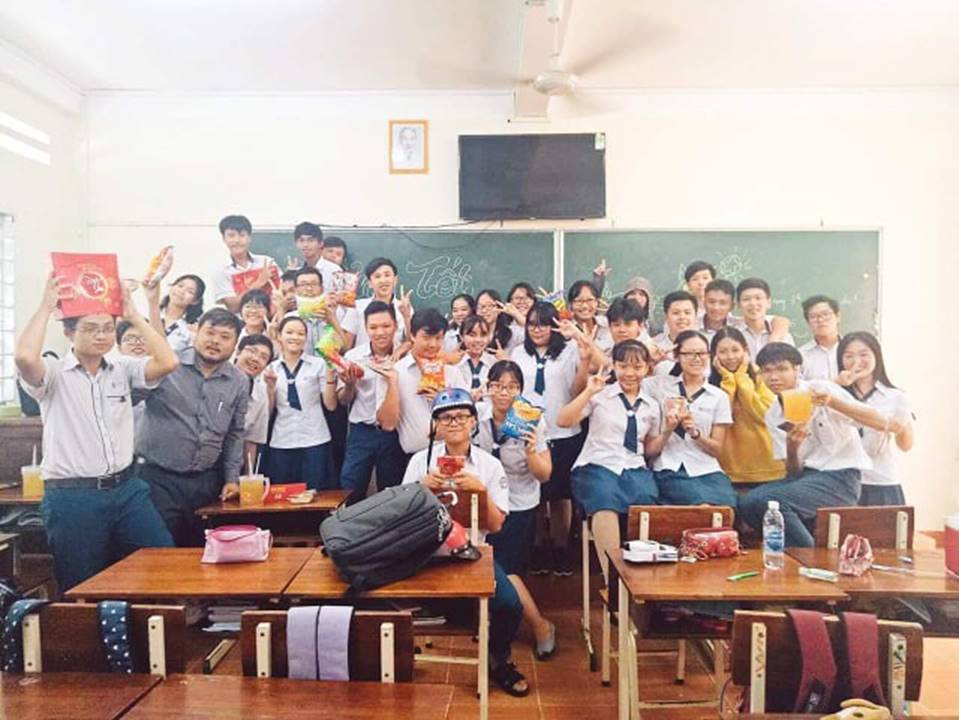 Học sinh trường chuyên ở Vĩnh Long bày trò vẽ tâm thư năn nỉ cô giáo để được thi lại-8