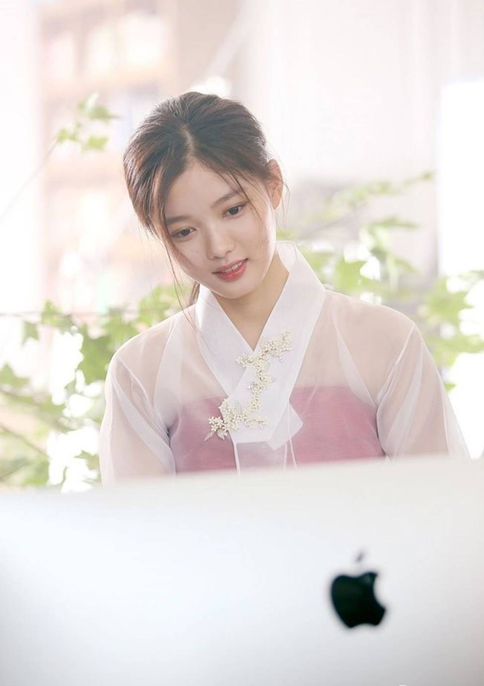 Vẻ đẹp xuất thần của cô gái 19 tuổi xinh nhất xứ Hàn-8