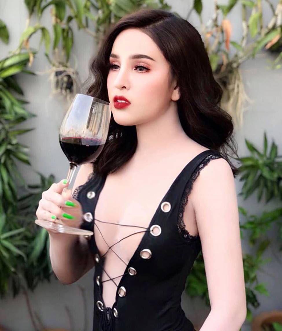 Quốc bảo mỹ nữ Campuchia hứa tiết chế thời trang sexy nhưng sự thật trái ngược-10