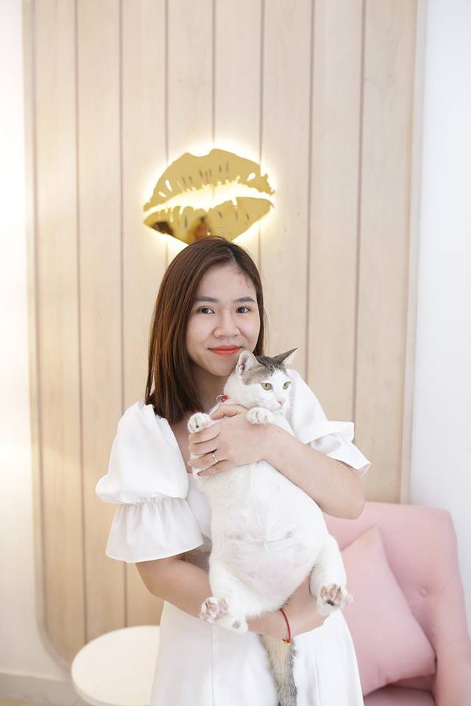 4 tuần hồi sinh kì diệu của chú mèo bị siết cổ, thịt thối rữa thành thú cưng chuẩn sang chảnh-7