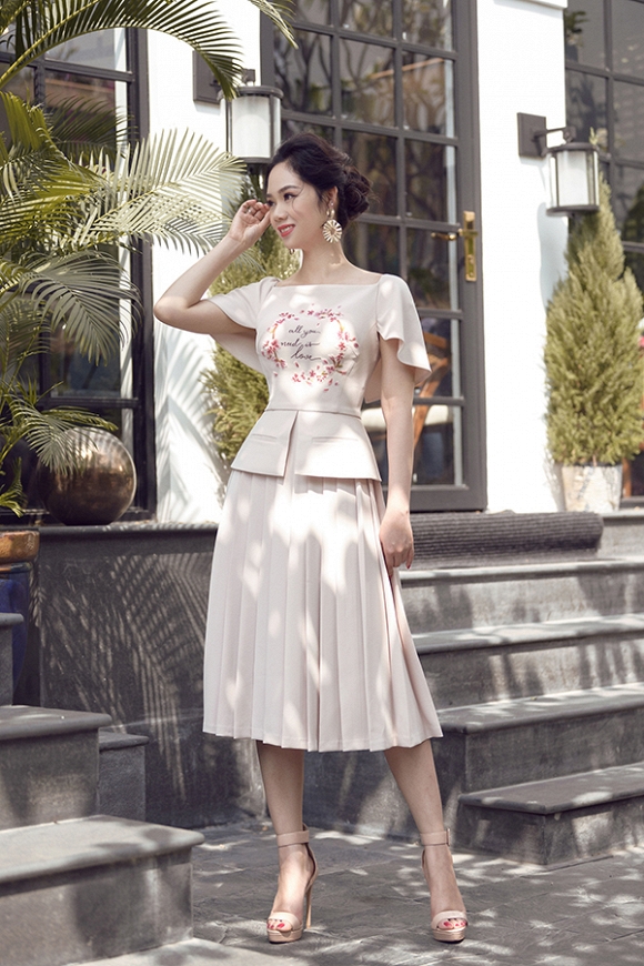 Hoa hậu Việt Nam 2002 Mai Phương diện váy đơn sắc khoe dáng-13