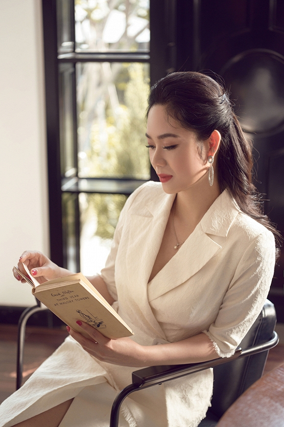 Hoa hậu Việt Nam 2002 Mai Phương diện váy đơn sắc khoe dáng-3