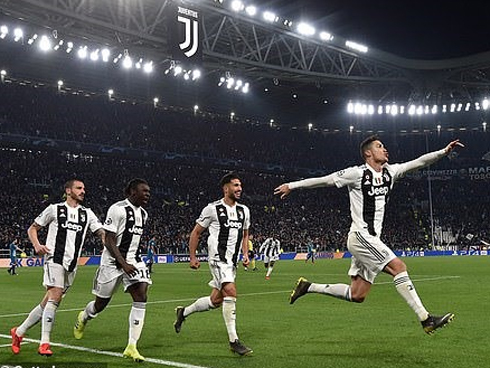 Ronaldo trước nguy cơ treo giò ở tứ kết Champions League-3