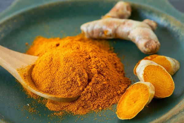 Thái nghệ ngâm mật ong thoa lên mặt, sau 2 tuần điều này đã xảy ra-1