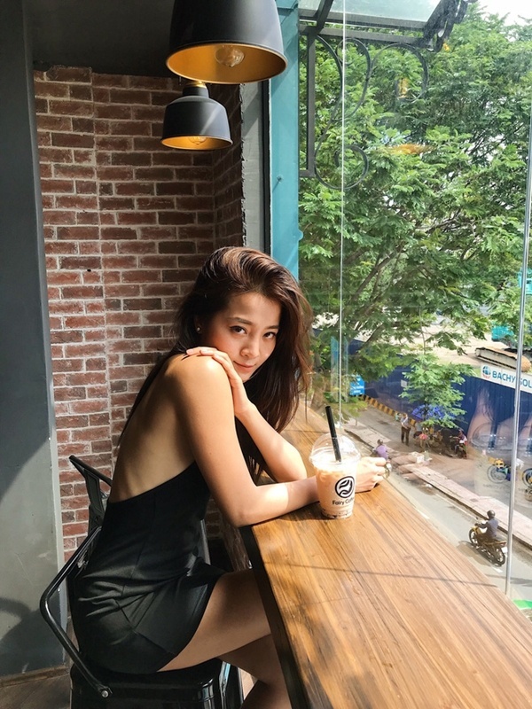 Gu thời trang xịt máu mũi của người đẹp giật bồ Hoa hậu Hương Giang-10