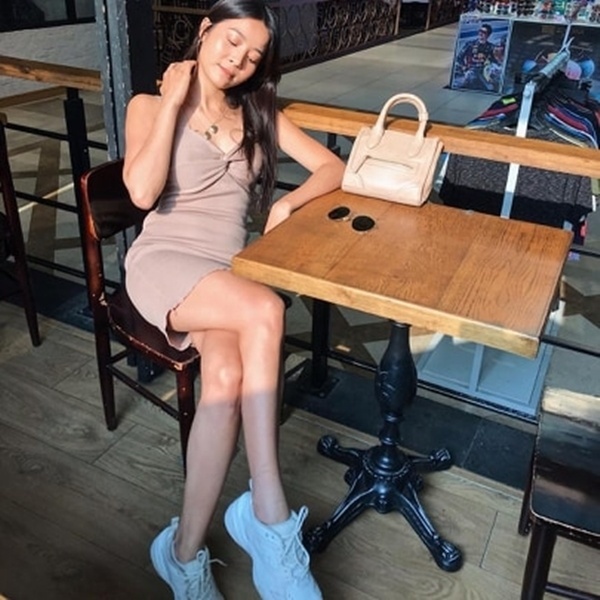 Gu thời trang xịt máu mũi của người đẹp giật bồ Hoa hậu Hương Giang-11