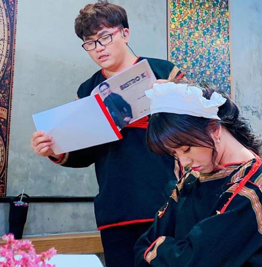 Hiếm lắm mới bình luận bài viết của Hari Won, Trấn Thành nói thế này khi bà xã ngủ gật ở trường quay-2