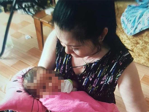 Nữ chủ tịch phường lên tiếng về nhóm người quỳ lạy trước nhà xin lại con-4