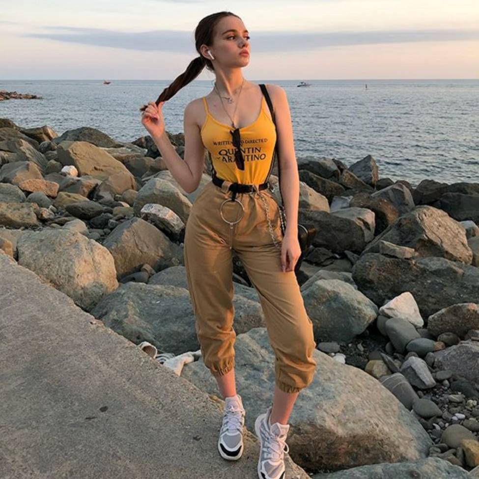 Búp bê song sinh nước Nga gây sốc vì eo bé chỉ bằng gang tay-15