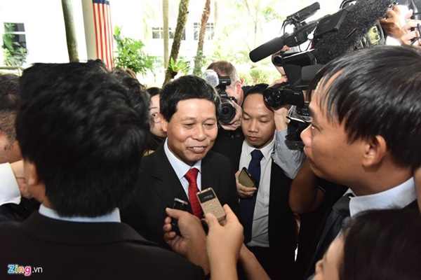 Những cái nắm tay bên trong phiên tòa chỉ còn lại Đoàn Thị Hương-3