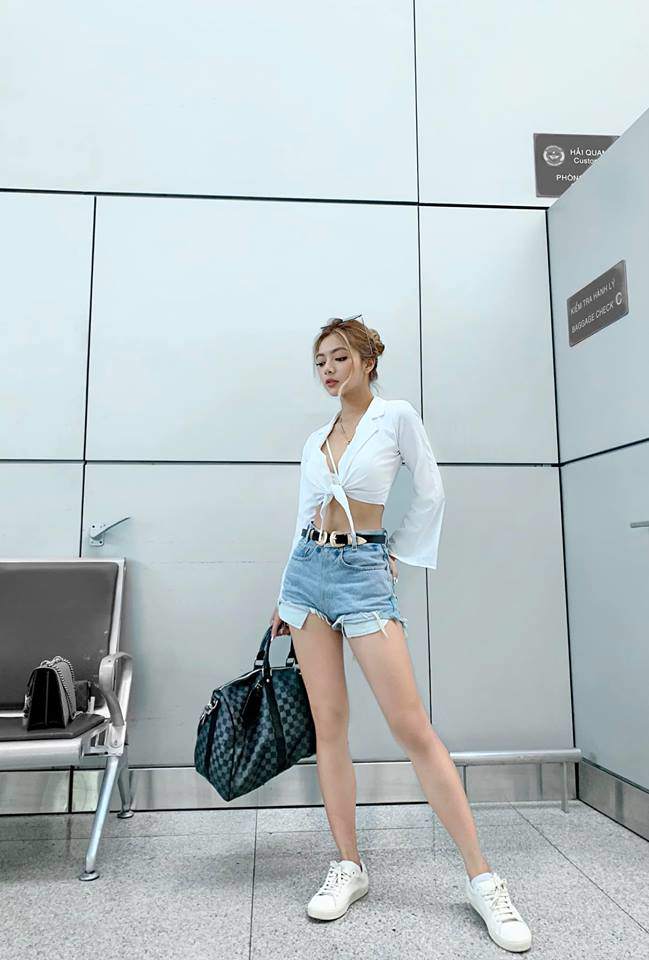 Nhan sắc Rich Kid mới của Việt Nam: mẹ là Hoa hậu, bố là chưởng môn phái Vịnh Xuân-12