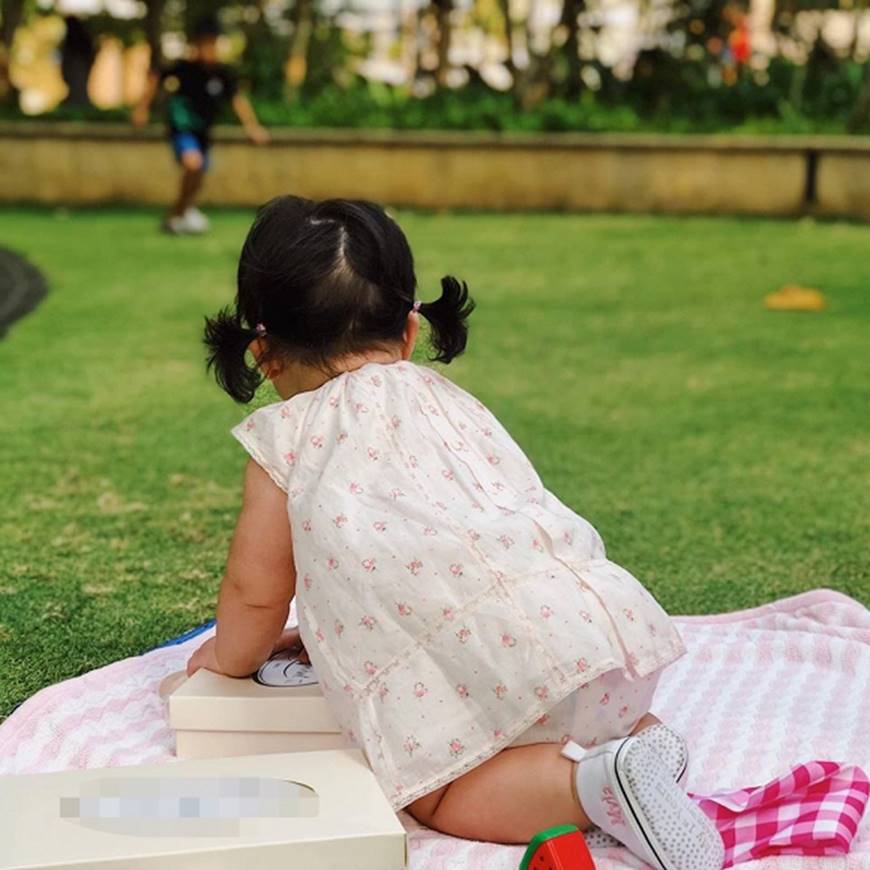 Siêu mẫu Hà Anh tiết lộ lý do đằng sau việc không bao giờ khoe đồ hiệu của con gái-4