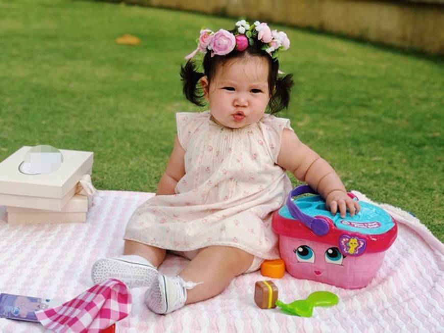 Siêu mẫu Hà Anh tiết lộ lý do đằng sau việc không bao giờ khoe đồ hiệu của con gái-5