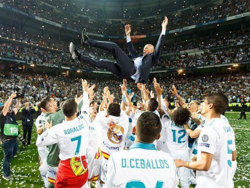 Zidane nhận thất bại đầu tiên ở nhiệm kỳ 2 khi Real Madrid thua bạc nhược Valencia-12