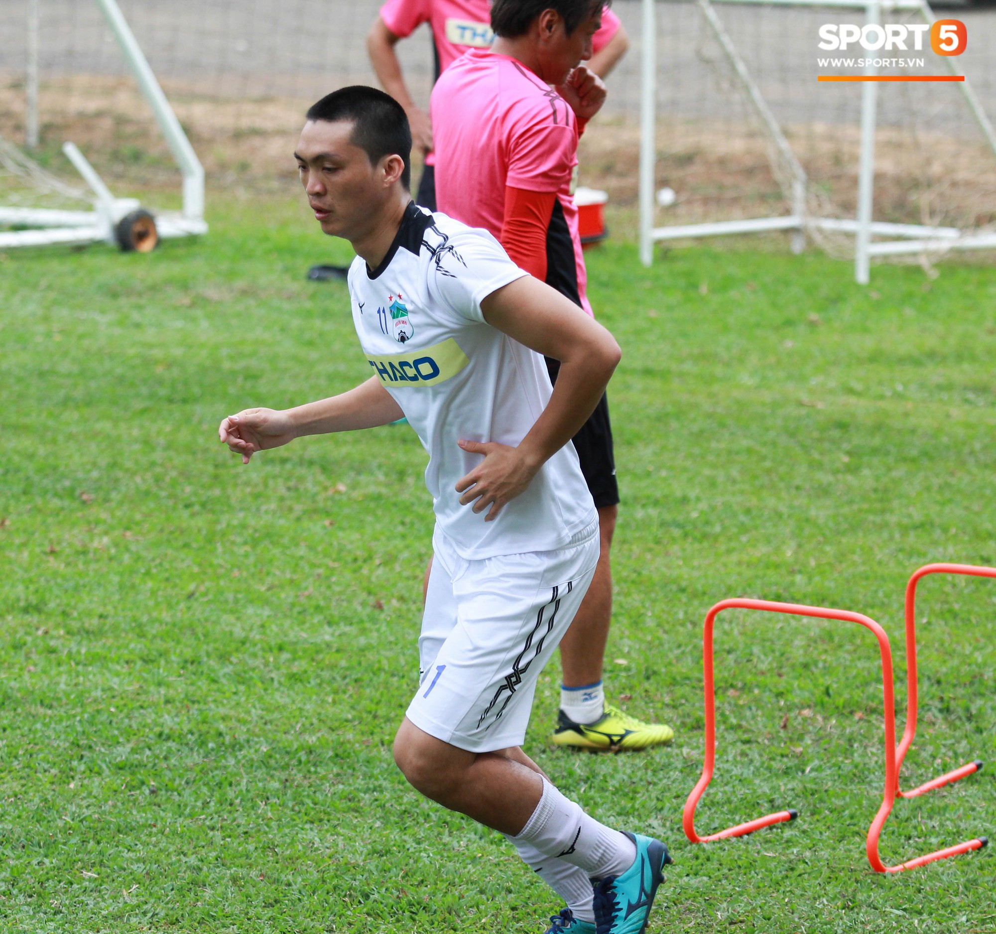 Từ bỏ mái tóc lãng tử, Tuấn Anh khiến fan sửng sốt với kiểu đầu mới đầy nam tính-2