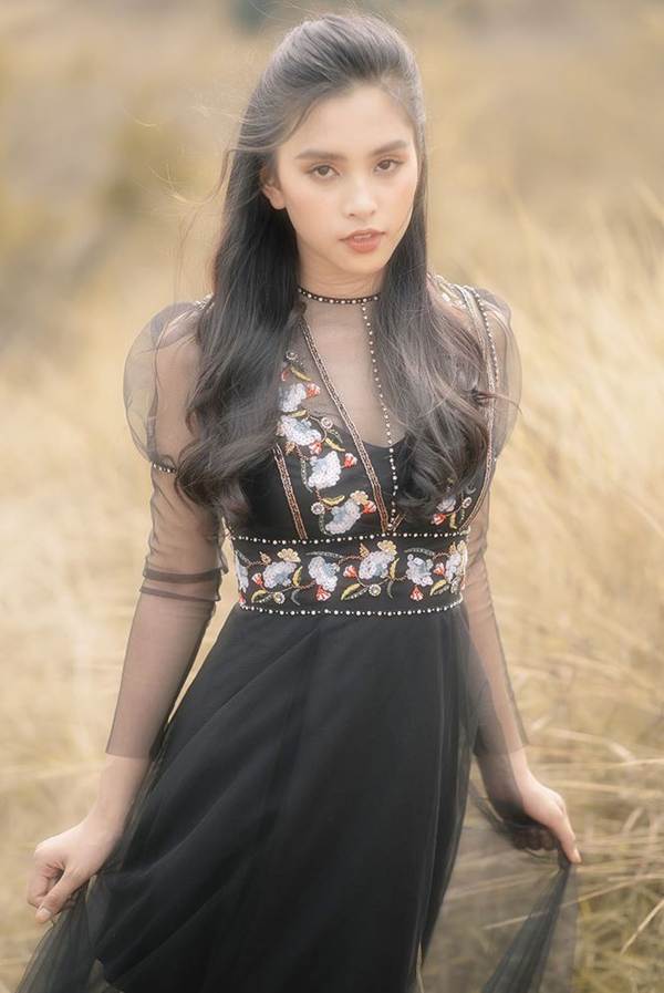 Ngất ngây với vẻ ngọt ngào của Hoa hậu Tiểu Vy sau nửa năm đăng quang-2