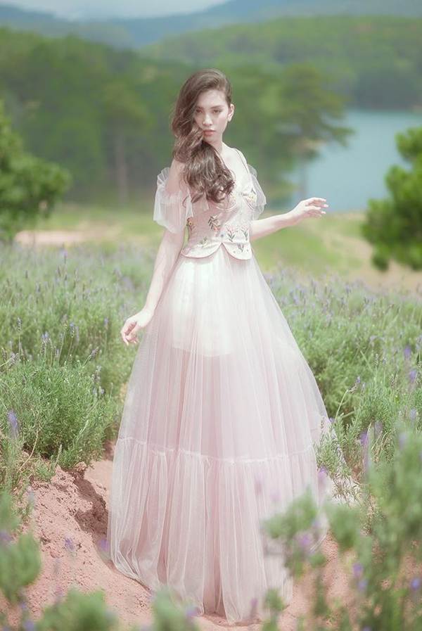 Ngất ngây với vẻ ngọt ngào của Hoa hậu Tiểu Vy sau nửa năm đăng quang-9