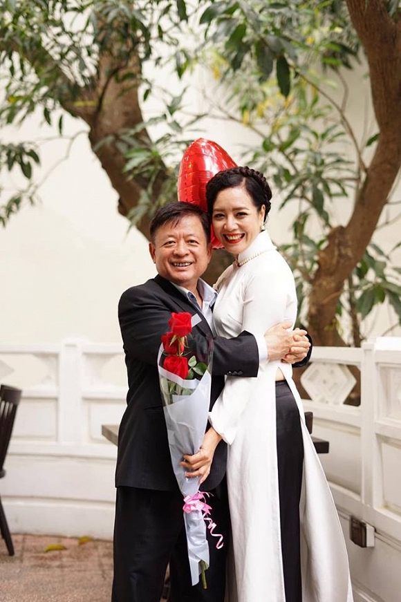 Kỷ niệm 32 năm ngày cưới, NSƯT Chiều Xuân tiết lộ loạt ảnh hiếm trong đám cưới năm 20 tuổi-9