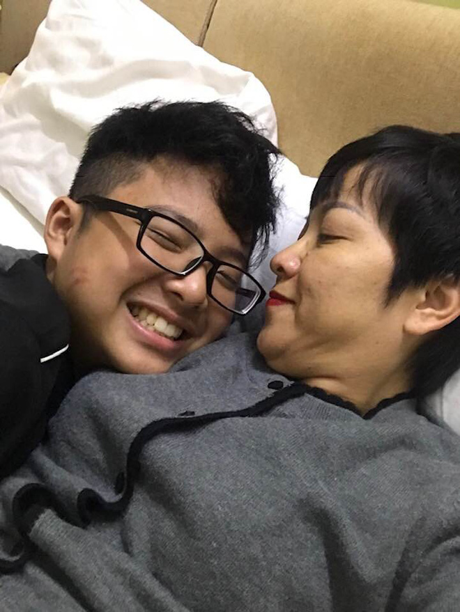 Con trai Thảo Vân nói về cuộc ly hôn của bố mẹ: Mẹ của mọi người đều vất vả nhưng những người li dị còn khổ hơn-4