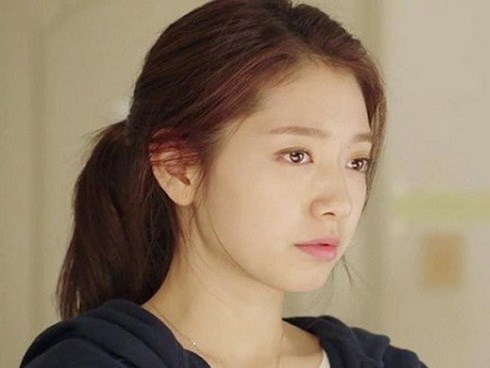 Vợ cũ mượn đủ cớ đến tận nhà níu kéo, vợ mới dùng chiêu