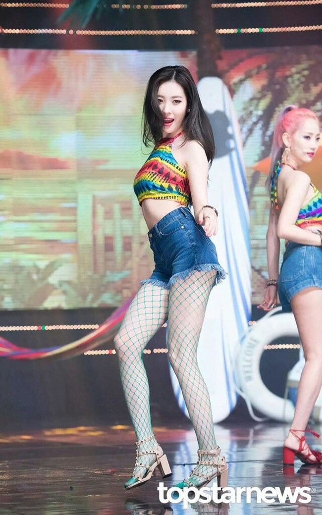 So kè body 3 nữ thần gợi cảm thế hệ mới Hàn Quốc-19