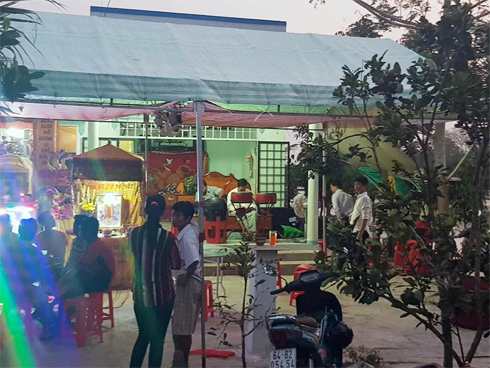 Vụ sập tường 6 người chết ở Vĩnh Long: Con gái nghỉ học làm trụ cột thay cha-4