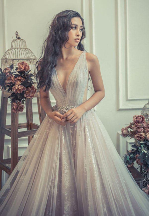 Đăng quang khi tròn 18 tuổi, hoa hậu Tiểu Vy đã lột xác không ngờ sau nửa năm-11