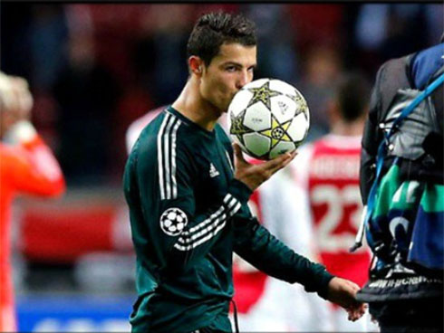 Ronaldo trở lại Madrid ra mắt thương vụ mới: Tin vui cho những… gã đầu hói!-9