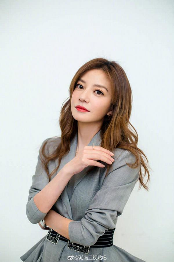 43 tuổi vẫn trẻ trung hệt gái 20, hóa ra Triệu Vy nhờ vào mấy liều thuốc bất tử này-3