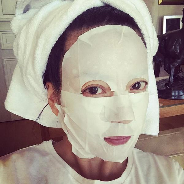 43 tuổi vẫn trẻ trung hệt gái 20, hóa ra Triệu Vy nhờ vào mấy liều thuốc bất tử này-4