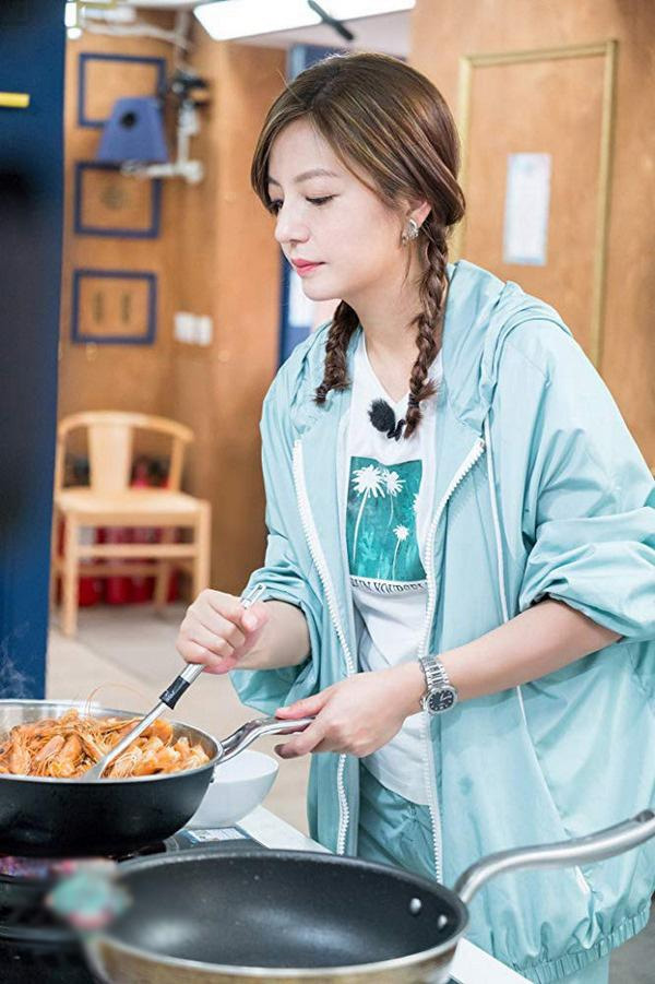 43 tuổi vẫn trẻ trung hệt gái 20, hóa ra Triệu Vy nhờ vào mấy liều thuốc bất tử này-7