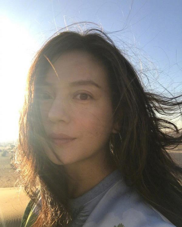 43 tuổi vẫn trẻ trung hệt gái 20, hóa ra Triệu Vy nhờ vào mấy liều thuốc bất tử này-12