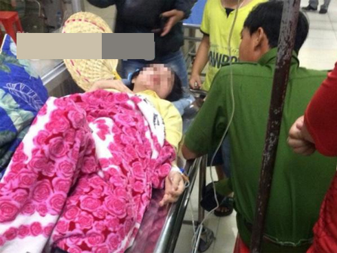 Giọt nước mắt của mẹ và bức tâm thư nhờ cộng đồng tìm trường cho con vào lớp 1-8