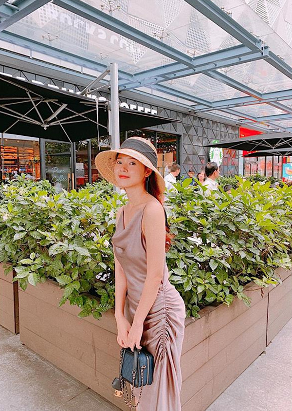 Hiếm có hot girl nào giản dị và tiết kiệm như Midu, một chiếc váy mặc đến hơn 3 lần-6