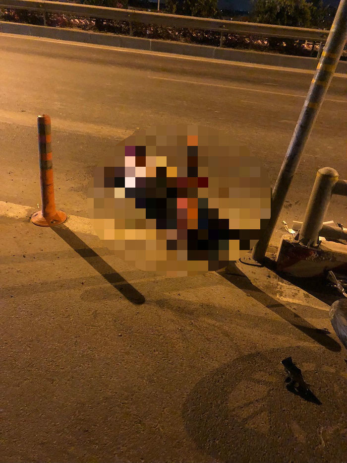 Lại xảy ra thảm nạn, người đi xe máy đâm dải phân cách cao tốc tử vong-2