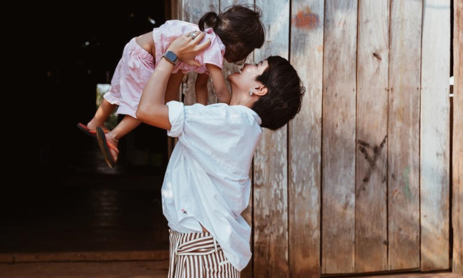 Hoa hậu HHen Niê nấu nướng, rửa bát khi về thăm nhà ở Đắk Lắk-1