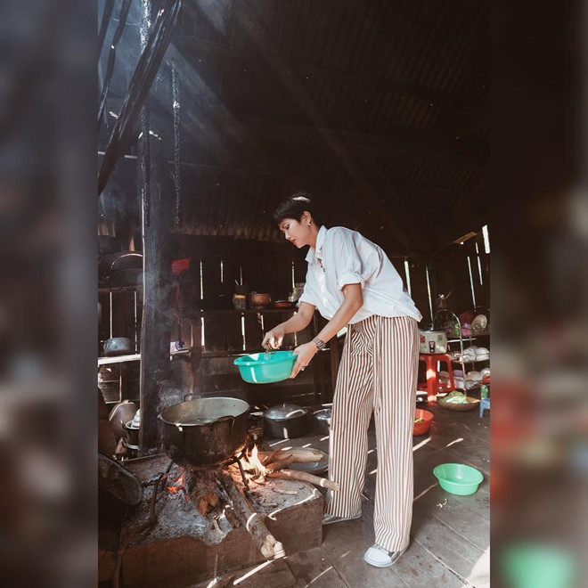 Hoa hậu HHen Niê nấu nướng, rửa bát khi về thăm nhà ở Đắk Lắk-2
