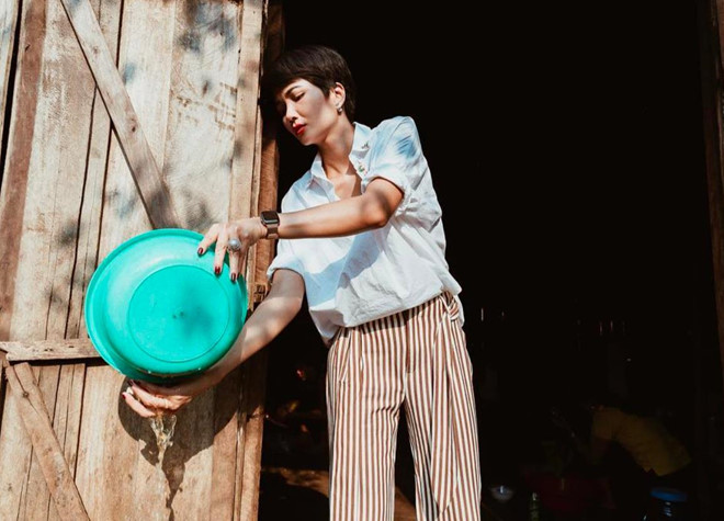 Hoa hậu HHen Niê nấu nướng, rửa bát khi về thăm nhà ở Đắk Lắk-4